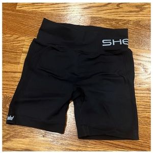 SHEFIT scrunch butt legging shorts